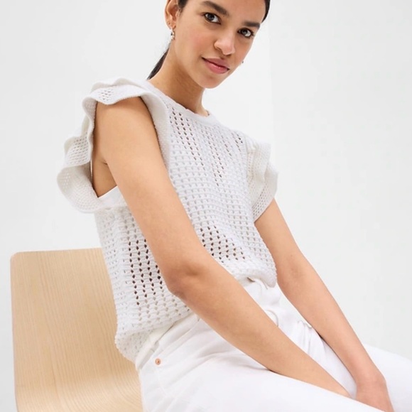 GAP Sweaters - GAP Women’s White‎ 100% Cotton Flutter Sleeve Crochet Sweater Size XS Feminine